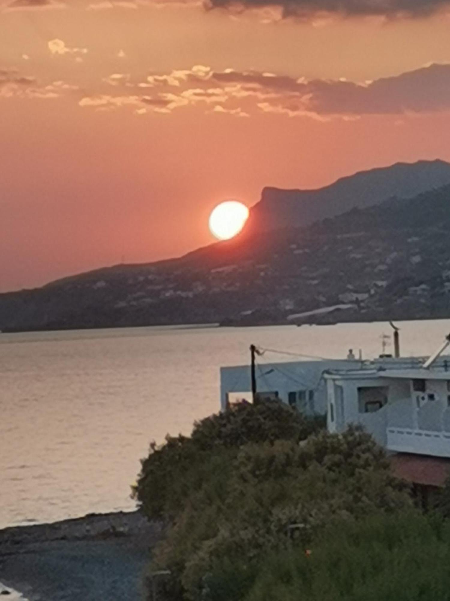 Stratos Sunset House Apartment Koutsourás Екстериор снимка